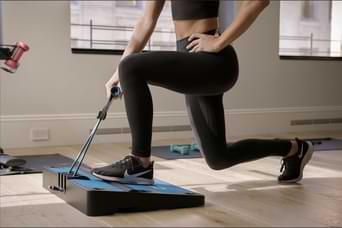 COBA glute trainer lunges